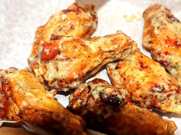 A pile of saucy Deezy's wings